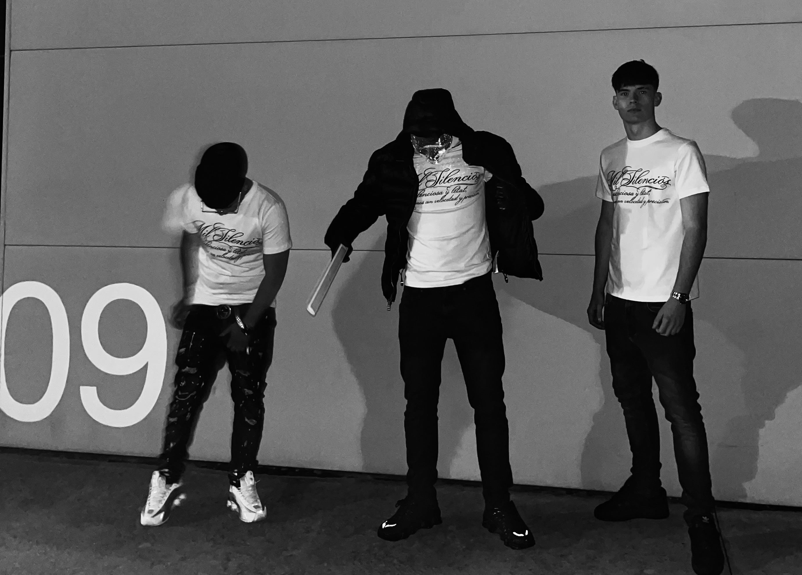 CAMISETA MIL SILENCIOS